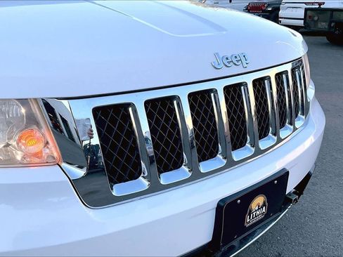 Used 2013 Jeep Grand Cherokee Overland w/ Advance Technology Group AWD/4WD image 33