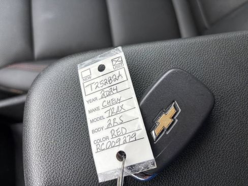 Used 2024 Chevrolet Trax RS w/ Driver Confidence Package FWD image 33