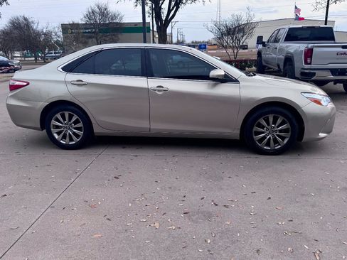 Used 2017 Toyota Camry XLE FWD image 4