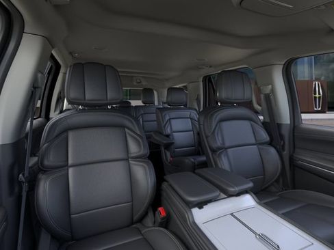 New 2026 Lincoln Navigator Premiere AWD/4WD image 10