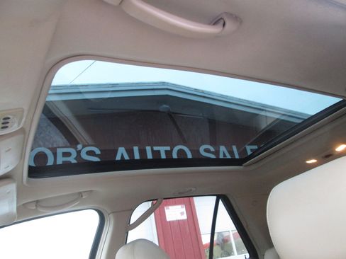 Used 2009 Cadillac SRX AWD w/ Third Row Seating Package image 29