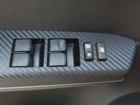 Used 2015 Toyota RAV4 LE FWD image 18