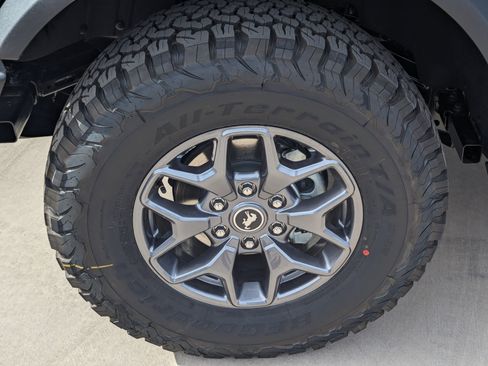New 2025 Ford Bronco Badlands image 7
