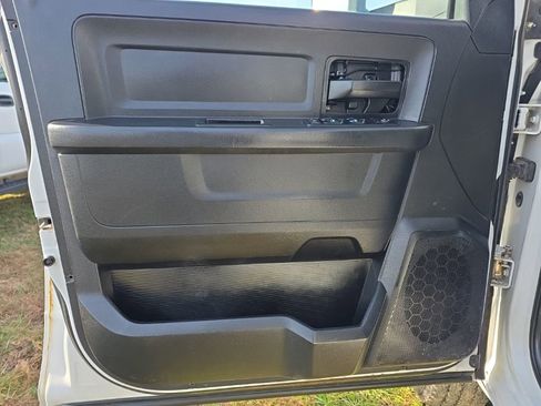 Used 2016 RAM 3500 Tradesman w/ Chrome Appearance Group image 13