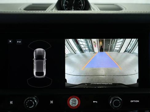 Certified 2025 Porsche Macan AWD/4WD image 19