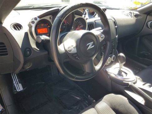 Certified 2017 Nissan 370Z Coupe image 14
