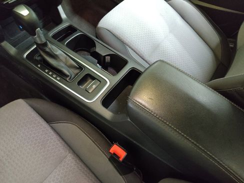 Used 2017 Ford Escape SE w/ Equipment Group 201A AWD/4WD image 26