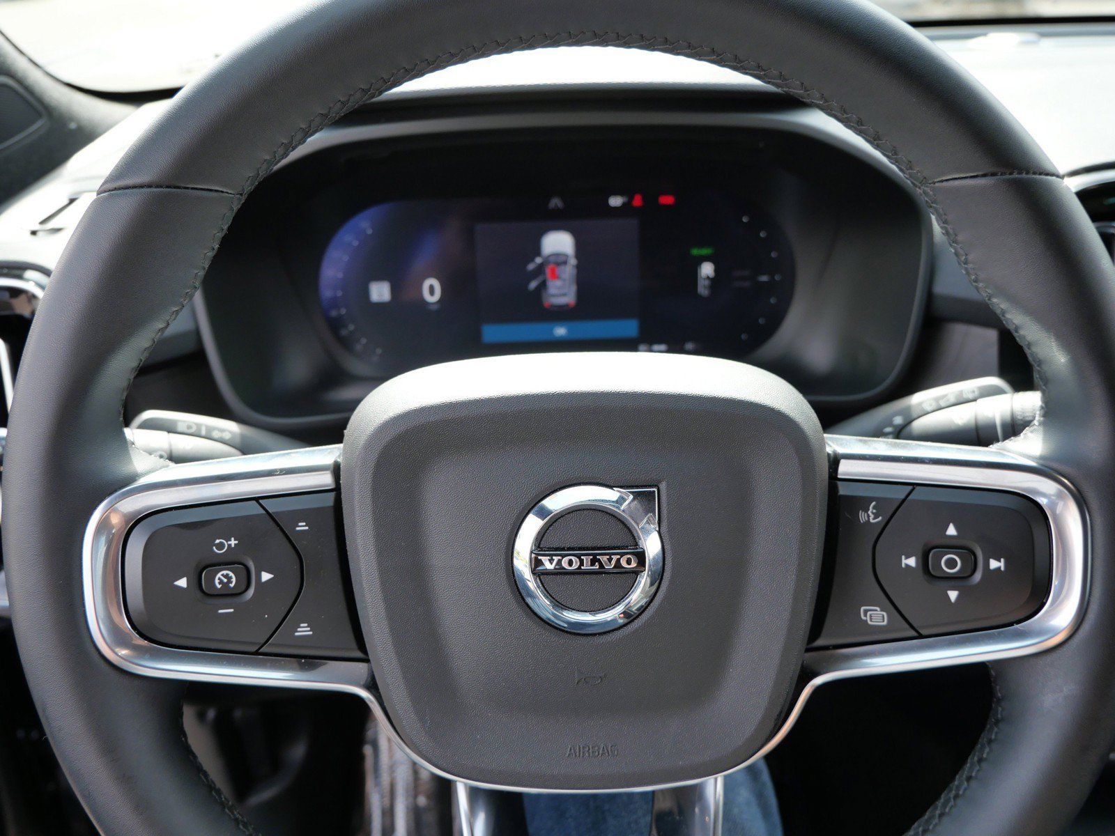 Used 2023 Volvo XC40 Recharge Plus w/ Protection Package Premier AWD/4WD image 24