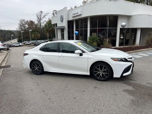 Used 2023 Toyota Camry SE image 2