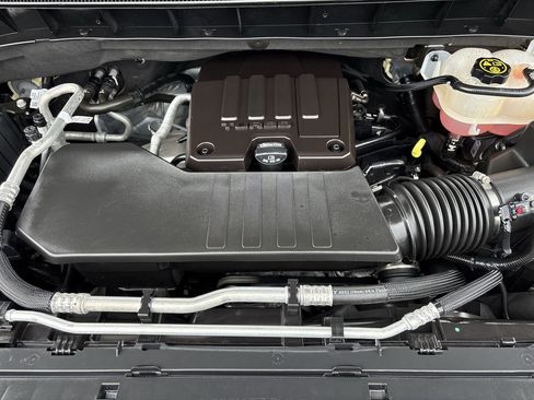 Used 2022 Chevrolet Silverado 1500 Custom image 9