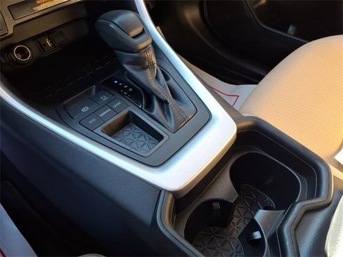Used 2019 Toyota RAV4 LE image 16