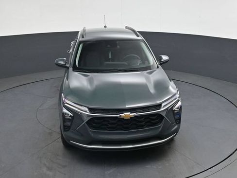 Used 2025 Chevrolet Trax LT FWD image 29