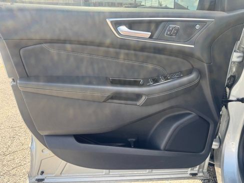 Used 2019 Ford Edge Titanium w/ Equipment Group 301A FWD image 11