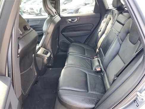 Used 2020 Volvo XC60 T5 Momentum image 15