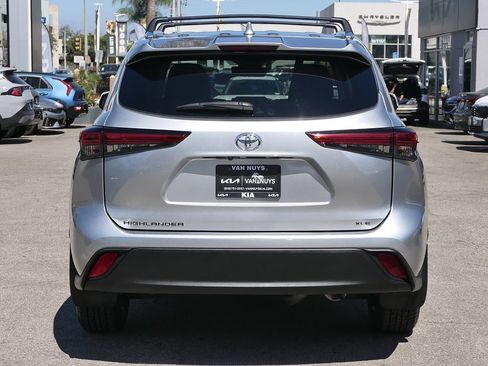 Used 2021 Toyota Highlander XLE FWD image 5