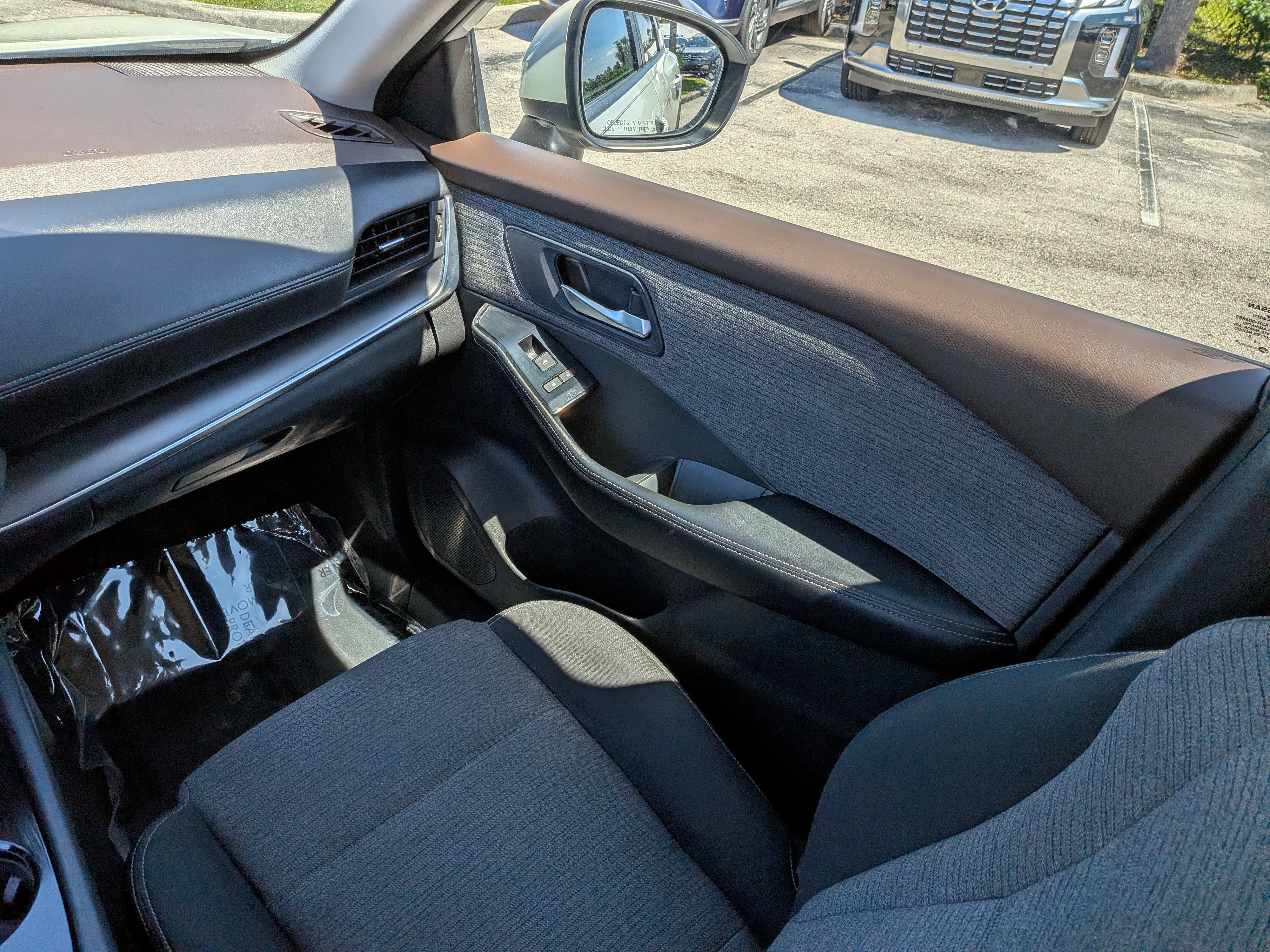 Used 2023 Nissan Rogue SV FWD image 17