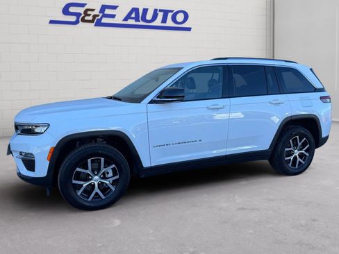 Used 2023 Jeep Grand Cherokee Limited image 1