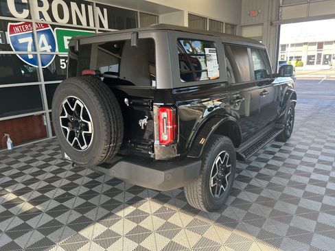 Used 2025 Ford Bronco Outer Banks AWD/4WD image 5