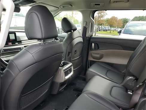 New 2026 Kia Carnival EX image 12