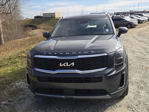 Used 2022 Kia Telluride EX w/ EX Premium Package image 2