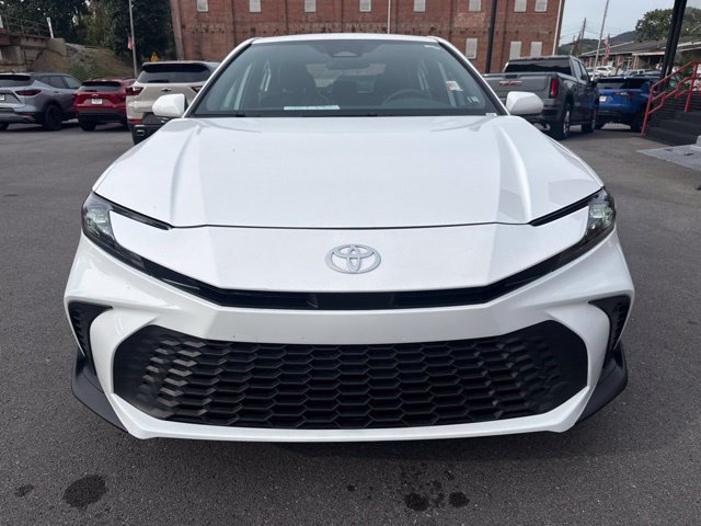 Used 2026 Toyota Camry SE FWD image 4