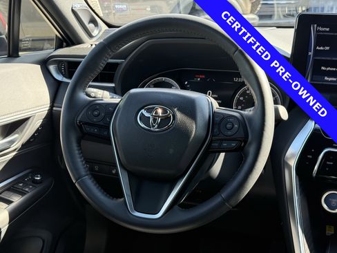 Used 2022 Toyota Venza Limited image 17