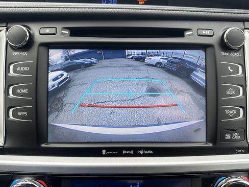 Used 2018 Toyota Highlander XLE image 32