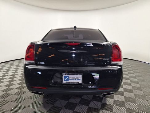 Used 2022 Chrysler 300 Touring L RWD image 6