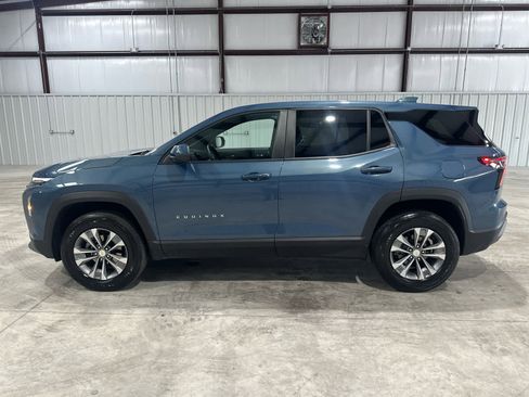 Used 2025 Chevrolet Equinox LT FWD image 2