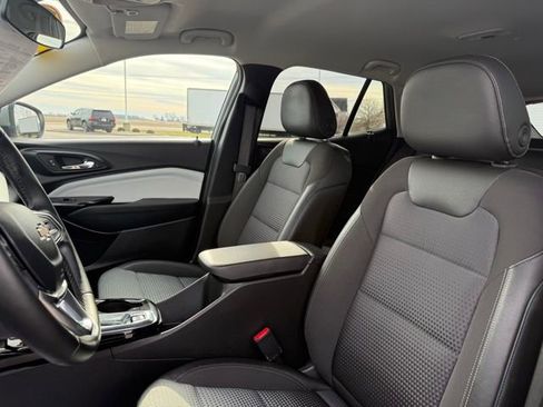 Used 2025 Chevrolet Trax LT w/ LT Convenience Package image 15