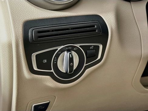 Used 2019 Mercedes-Benz GLC 350e 4MATIC image 10