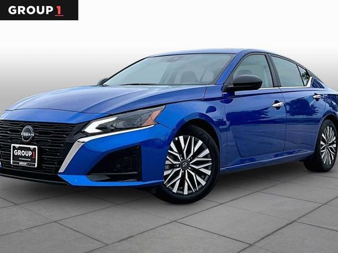 Used 2025 Nissan Altima 2.5 SV FWD image 1