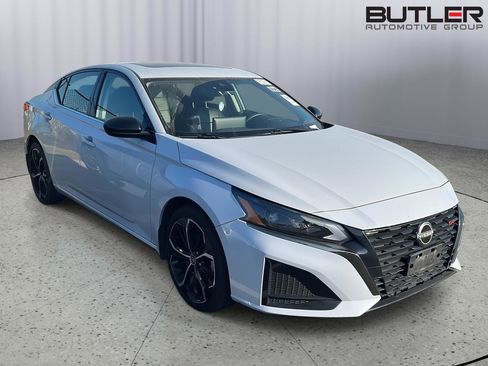 Used 2023 Nissan Altima 2.5 SR w/ SR Premium Package image 6