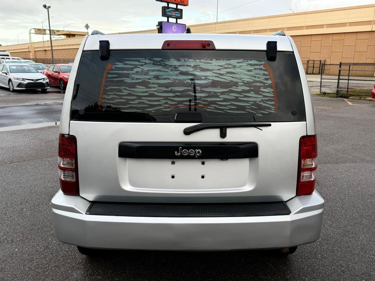 Used 2011 Jeep Liberty Sport RWD image 7