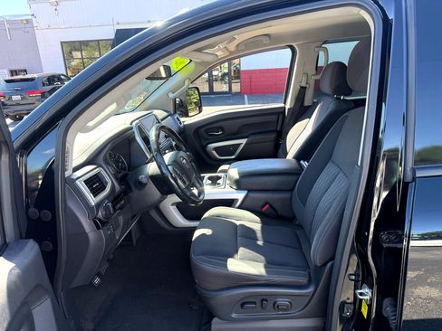 Used 2021 Nissan Titan SV w/ SV Convenience Package image 23