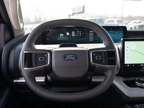 New 2026 Ford Expedition Active image 30