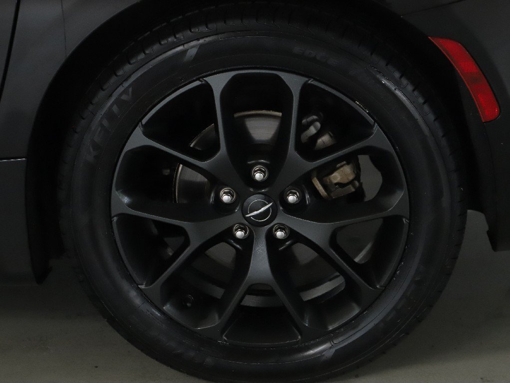 Used 2025 Chrysler Pacifica Limited FWD image 41