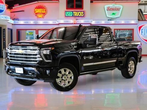Used 2024 Chevrolet Silverado 2500 High Country w/ High Country Premium Package image 2