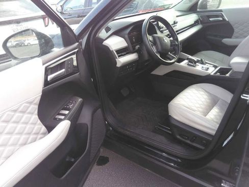 Used 2024 Mitsubishi Outlander SEL AWD/4WD image 2