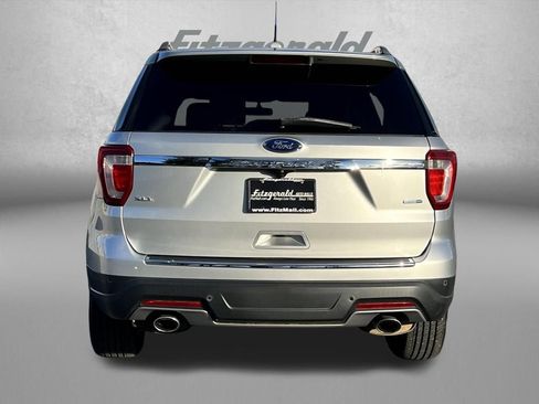 Used 2018 Ford Explorer XLT w/ Equipment Group 202A image 6