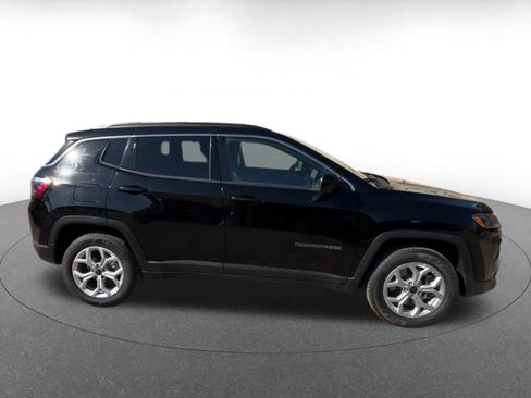 Used 2025 Jeep Compass Latitude AWD/4WD image 15