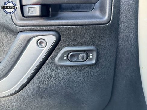 Used 2017 Jeep Wrangler Unlimited Sahara w/ Connectivity Group image 22