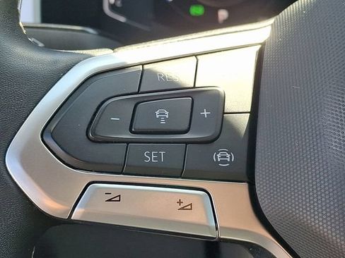 Used 2023 Volkswagen Atlas SE AWD/4WD image 21