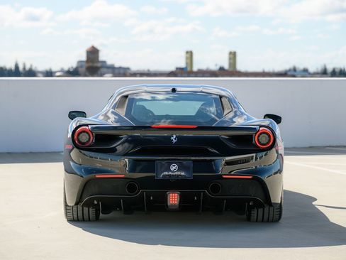 Used 2018 Ferrari 488 GTB image 17