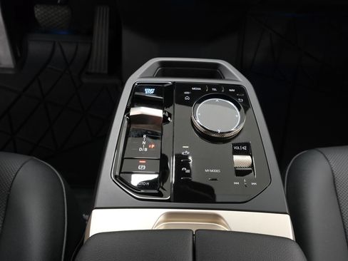 Used 2024 BMW iX xDrive50 w/ Premium Package AWD/4WD image 22