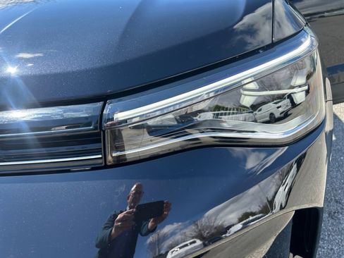 Used 2025 Volkswagen Taos SE w/ Panoramic Sunroof Package image 26