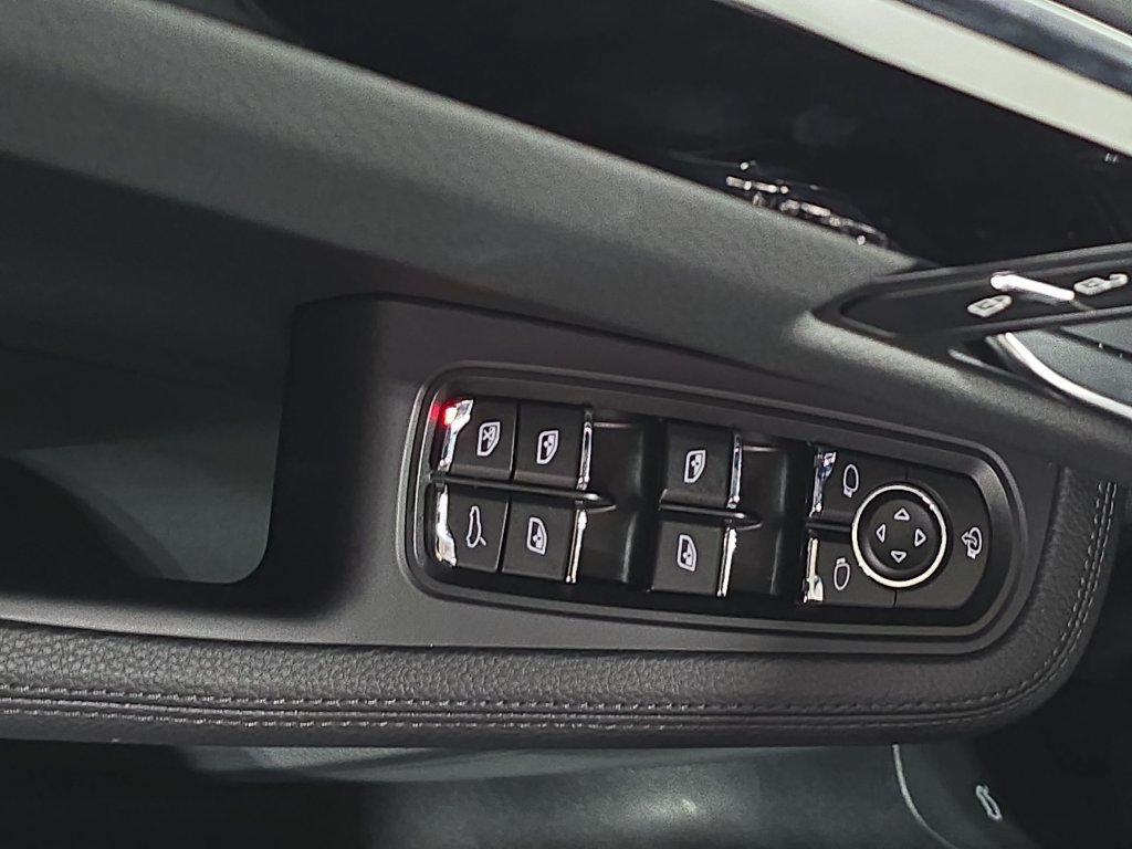 Certified 2026 Porsche Macan AWD/4WD image 21