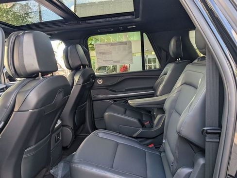 New 2026 Lincoln Navigator L Reserve AWD/4WD image 13
