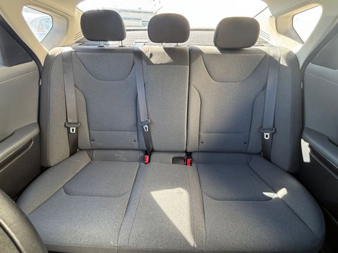 Used 2025 Kia K4 LXS image 38