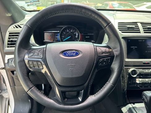 Used 2018 Ford Explorer XLT w/ Equipment Group 201A AWD/4WD image 20